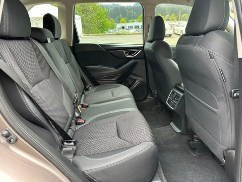 Used 2022 Subaru Forester Premium AWD/4WD image 12