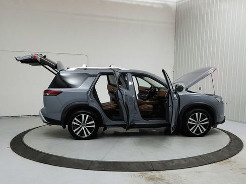 Used 2023 Nissan Pathfinder Platinum w/ Black Appearance Package image 16