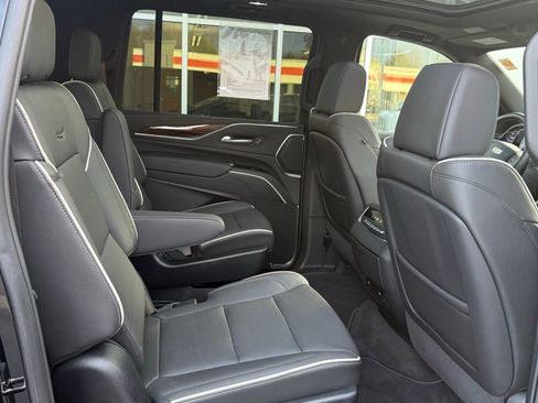 Used 2024 Cadillac Escalade ESV Premium Luxury image 20