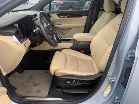 Used 2017 Cadillac XT5 Luxury w/ Driver Awareness Package image 6