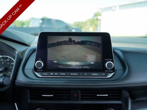 Used 2024 Nissan Rogue SV FWD image 11