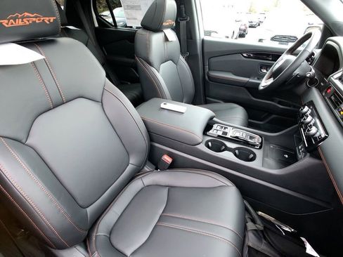 New 2025 Honda Pilot TrailSport image 28