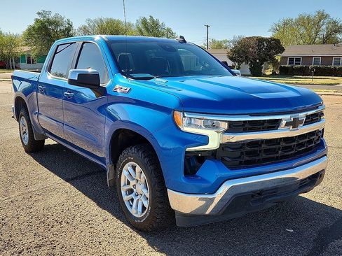 Used 2022 Chevrolet Silverado 1500 LT w/ Z71 Off-Road Package AWD/4WD image 4