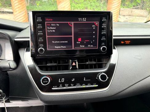 Used 2020 Toyota Corolla LE image 29