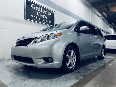 Used 2017 Toyota Sienna LE FWD image 7