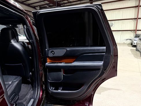 Used 2019 Lincoln Navigator Select w/ Technology Package RWD image 20
