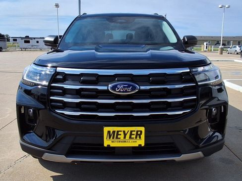 Used 2025 Ford Explorer Active w/ Active Comfort Package AWD/4WD image 3