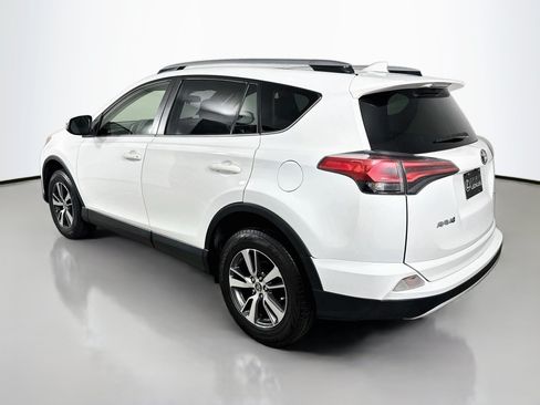 Used 2018 Toyota RAV4 XLE FWD image 5