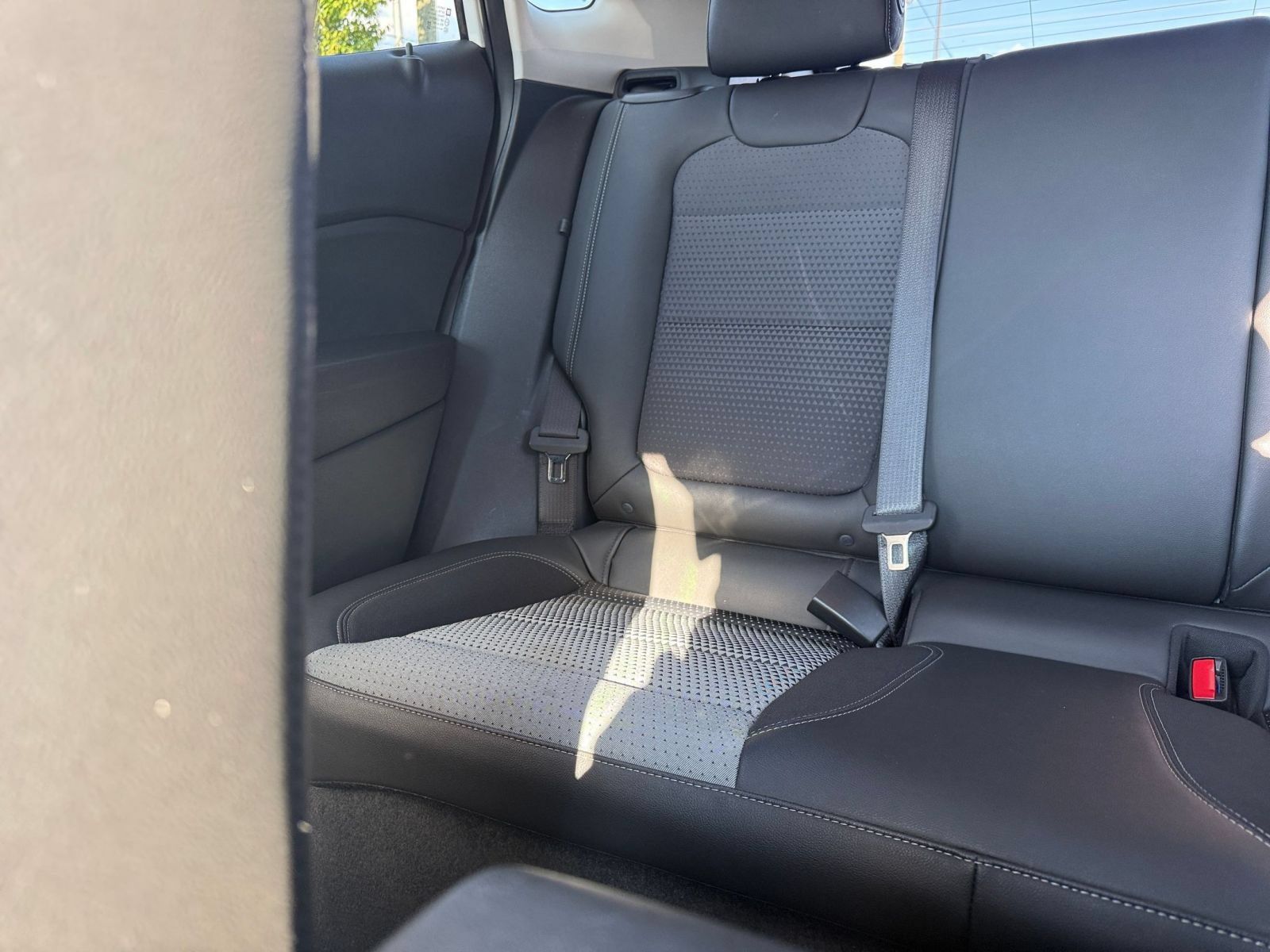 Used 2025 Chevrolet Trax LT FWD image 37