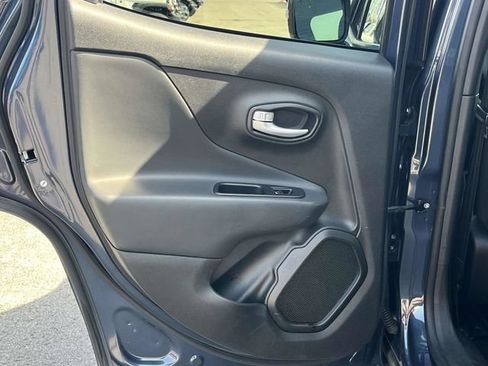 Used 2023 Jeep Renegade Latitude AWD/4WD image 16