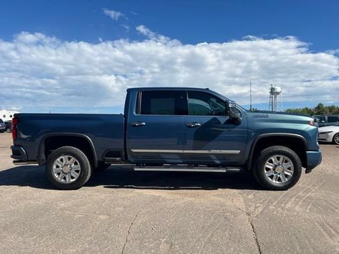 Used 2025 Chevrolet Silverado 2500 High Country w/ High Country Premium Package AWD/4WD image 6