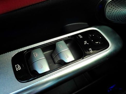 Used 2025 Mercedes-Benz GLC 43 AMG 4MATIC image 33