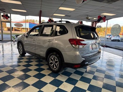 Used 2019 Subaru Forester Premium image 5