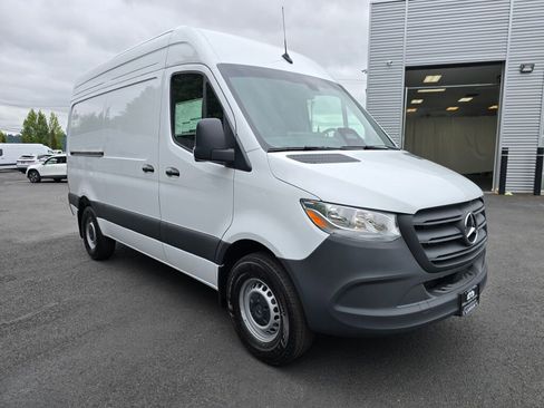 New 2025 Mercedes-Benz Sprinter 2500 image 9