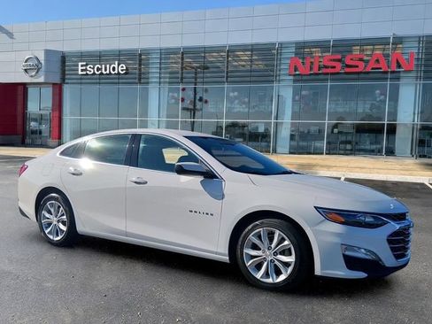 Used 2025 Chevrolet Malibu LT FWD image 1