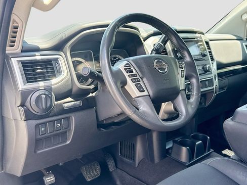 Used 2017 Nissan Titan SV AWD/4WD image 20