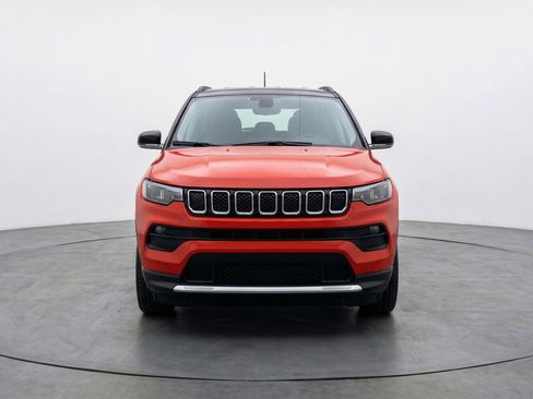 Used 2025 Jeep Compass Limited AWD/4WD image 2