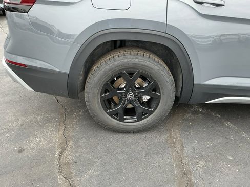 New 2026 Volkswagen Atlas Peak Edition image 23