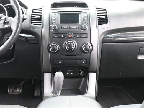 Used 2013 Kia Sorento LX w/ Convenience Pkg image 25