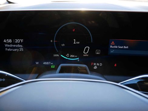 Used 2025 Cadillac Optiq Sport 2 w/ LPO, Floor Liner Package AWD/4WD image 18