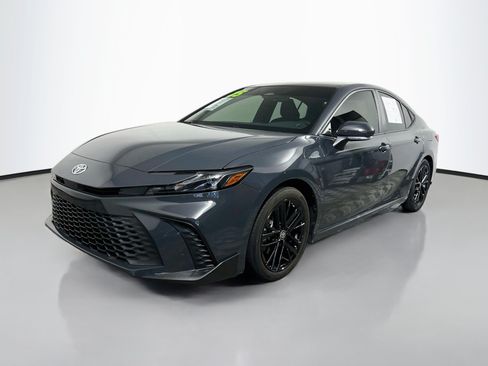 Used 2025 Toyota Camry SE w/ Convenience Package FWD image 10