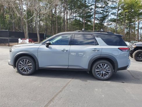 Used 2022 Nissan Pathfinder SL w/ SL Premium Package image 8