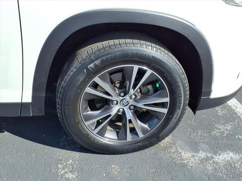 Used 2019 Toyota Highlander LE image 9