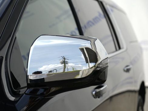 Used 2025 Chevrolet Suburban Premier AWD/4WD image 10