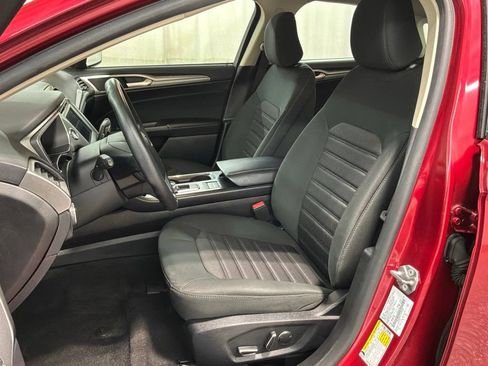 Used 2020 Ford Fusion SE FWD image 19