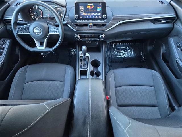 Used 2025 Nissan Altima 2.5 SV FWD image 16