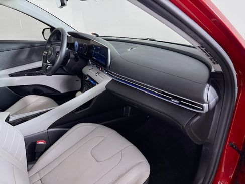 Used 2021 Hyundai Elantra Limited image 36