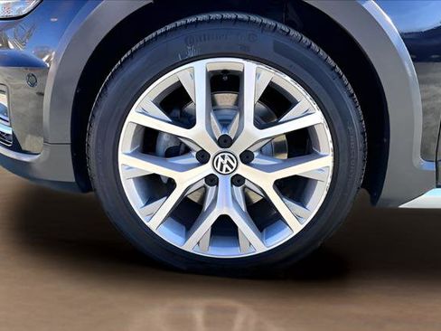 Used 2018 Volkswagen Golf Alltrack SEL image 9