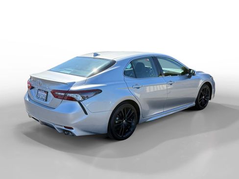 Used 2023 Toyota Camry XSE FWD image 5