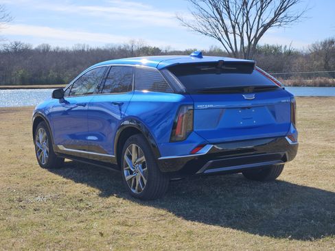 New 2026 Cadillac Optiq Luxury 1 image 4