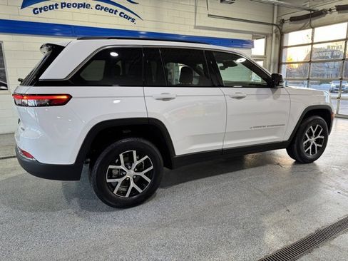 Used 2025 Jeep Grand Cherokee Limited image 10