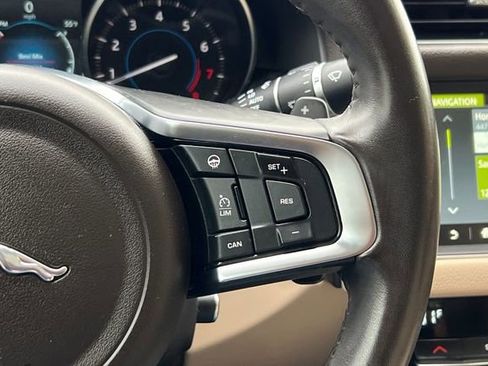 Used 2020 Jaguar XF Prestige image 28