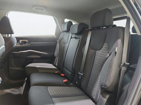 Certified 2025 Kia Sorento LX FWD image 19