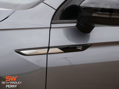 Used 2024 Volkswagen Tiguan SE R-Line image 13