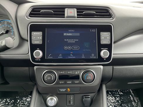 Used 2025 Nissan Leaf S image 24