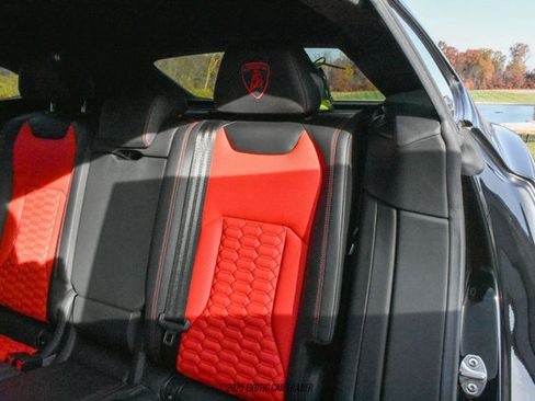 Used 2020 Lamborghini Urus image 40