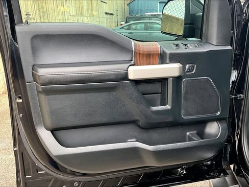 Used 2016 Ford F150 Lariat image 21