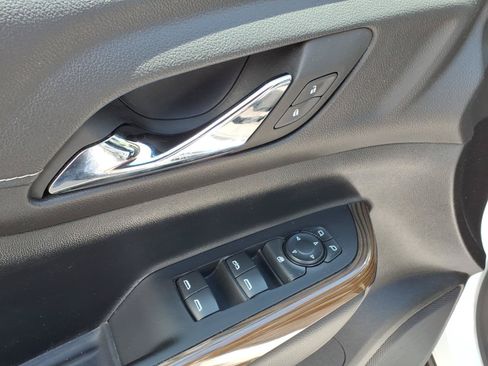 Used 2023 GMC Acadia SLE FWD image 13