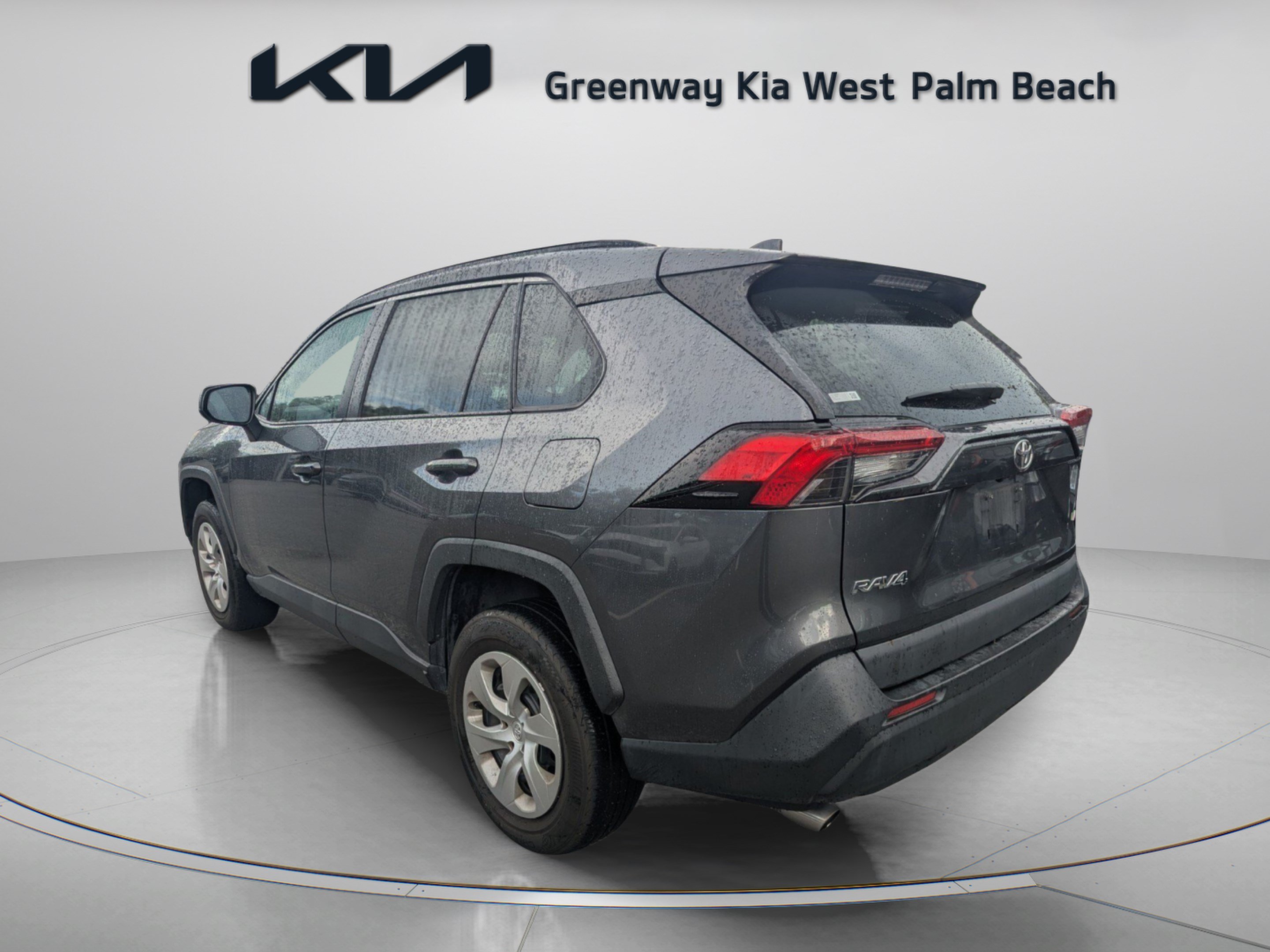Used 2021 Toyota RAV4 LE FWD image 6