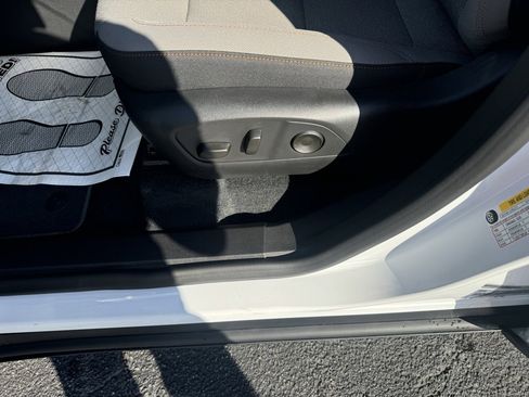 New 2026 Chevrolet Traverse LT image 17