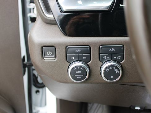 Used 2024 GMC Sierra 1500 SLE AWD/4WD image 17