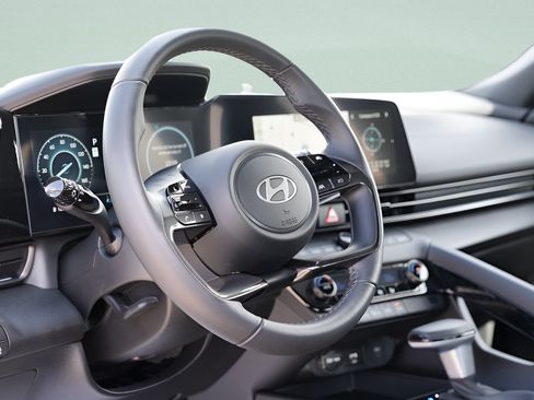 Certified 2025 Hyundai Elantra SEL FWD image 22
