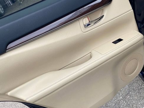 Used 2013 Lexus ES 350 w/ Luxury Pkg FWD image 18