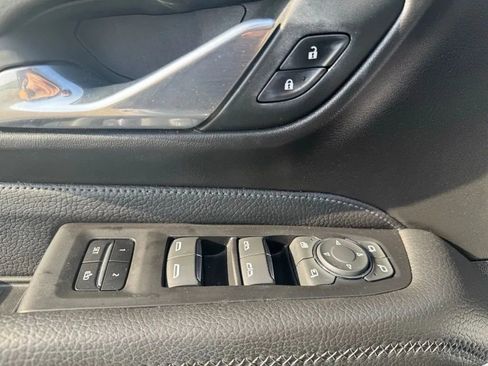 Used 2023 GMC Yukon XL Denali image 13