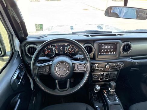 Used 2022 Jeep Gladiator Sport AWD/4WD image 13