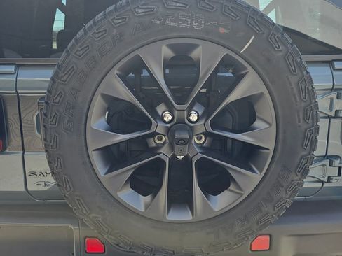 Used 2025 Jeep Wrangler Unlimited Sahara image 22